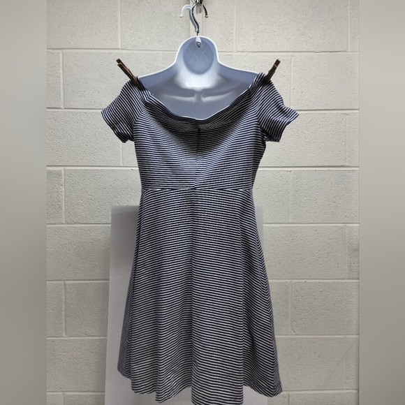 Old Navy Off Shoulder Blue and White Striped Dress - Picture 9 of 9
